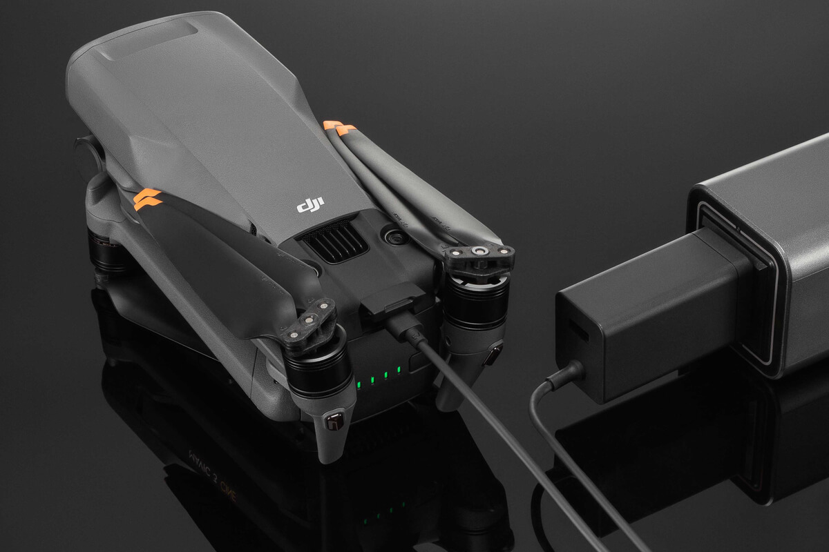 Cargador Portátil de 65W DJI - Imagen 2